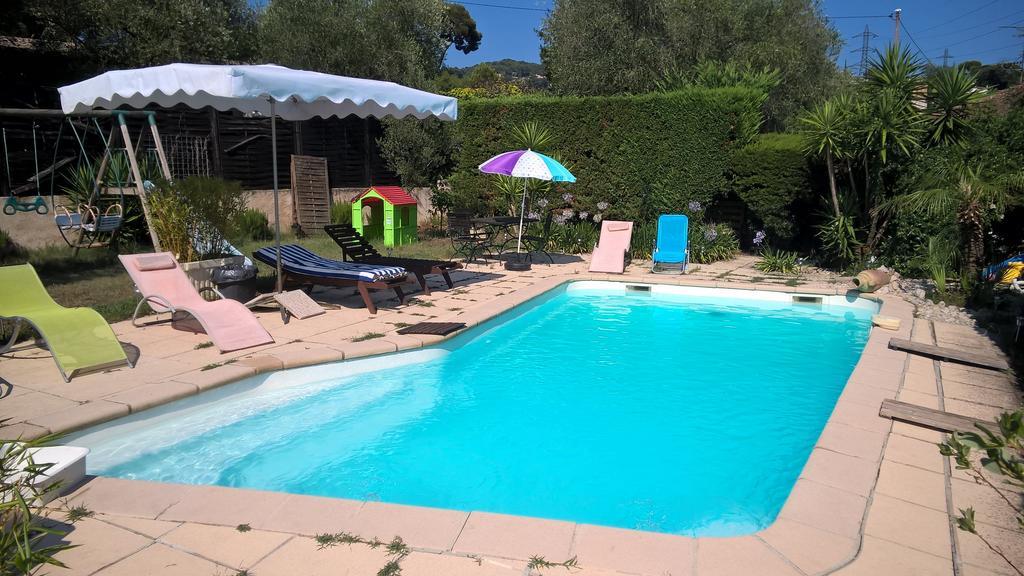ル·カネ Parfums D'Azur Bed & Breakfast 部屋 写真